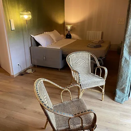 Semesterbostad La Pousterle -